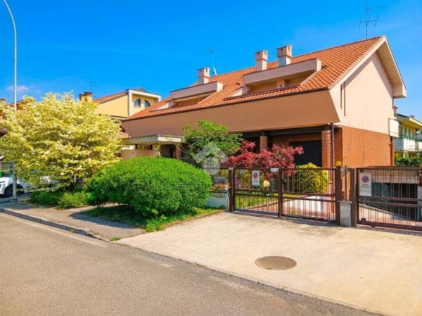 casa indipendente in vendita a Cassano d'Adda