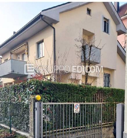 locale commerciale in vendita a Cassano d'Adda