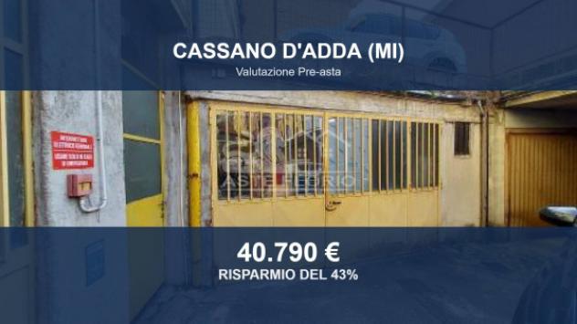 locale commerciale in vendita a Cassano d'Adda