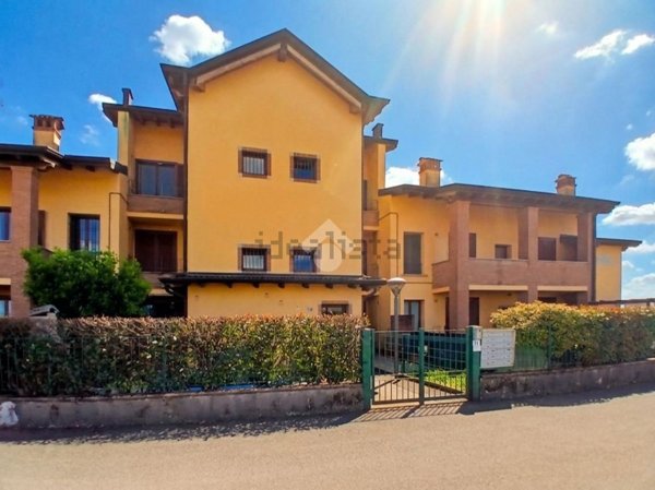 appartamento in vendita a Cassano d'Adda in zona Cascine San Pietro