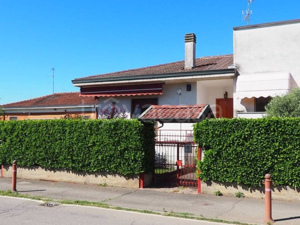 casa indipendente in vendita a Cassano d'Adda in zona Cascine San Pietro