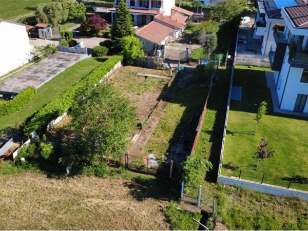 terreno edificabile in vendita a Cassano d'Adda