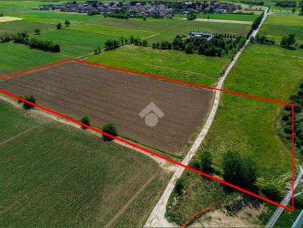 terreno edificabile in vendita a Cassano d'Adda in zona Cascine San Pietro