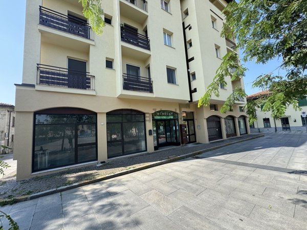ufficio in vendita a Cassano d'Adda in zona Groppello d'Adda