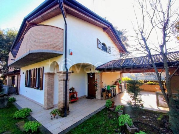 casa indipendente in vendita a Cassano d'Adda in zona Groppello d'Adda