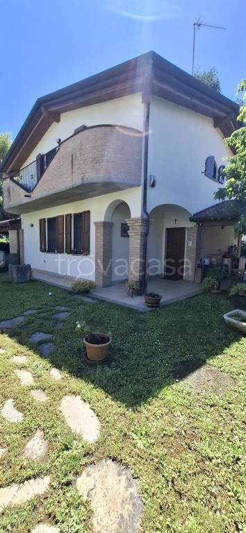 casa indipendente in vendita a Cassano d'Adda in zona Groppello d'Adda