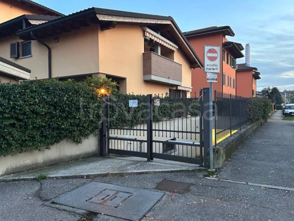 locale di sgombero in vendita a Cassano d'Adda in zona Groppello d'Adda