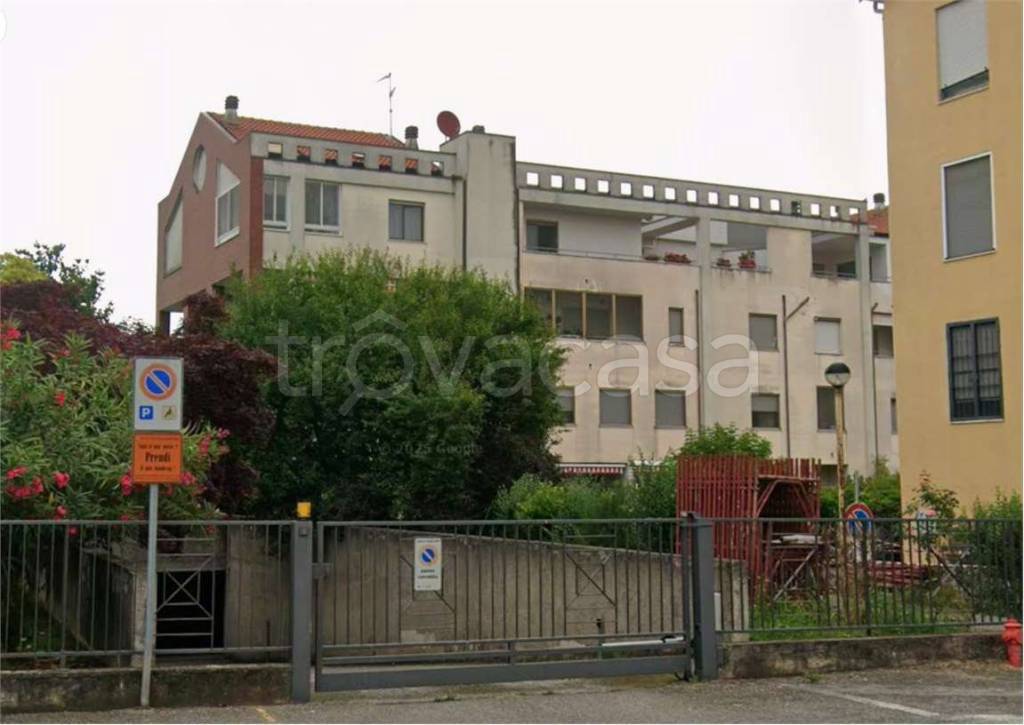appartamento in vendita a Cassano d'Adda in zona Cascine San Pietro