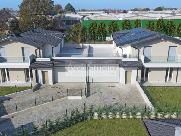 casa indipendente in vendita a Cassano d'Adda in zona Groppello d'Adda