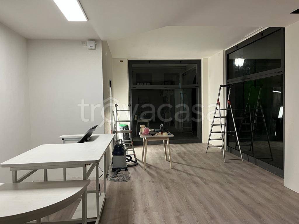 ufficio in vendita a Cassano d'Adda in zona Groppello d'Adda