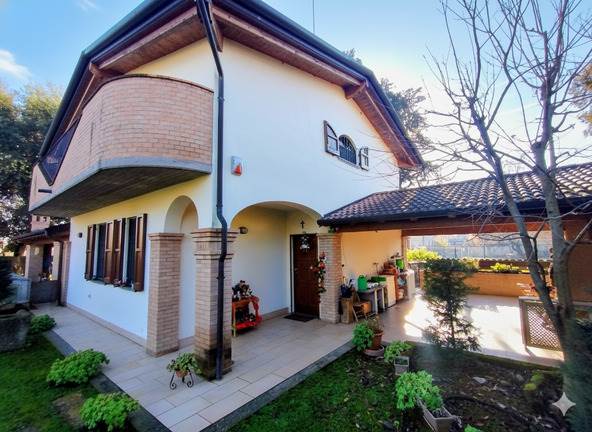 casa indipendente in vendita a Cassano d'Adda in zona Groppello d'Adda
