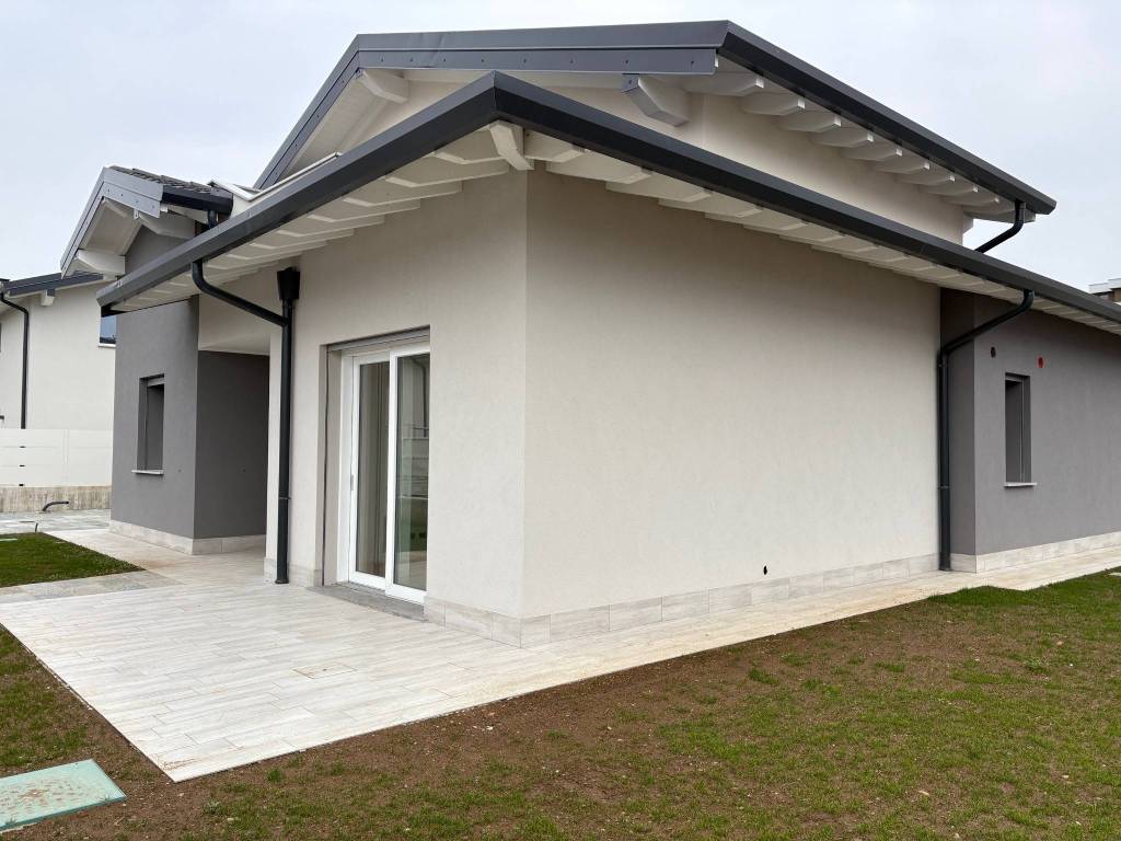 casa indipendente in vendita a Cassano d'Adda in zona Groppello d'Adda