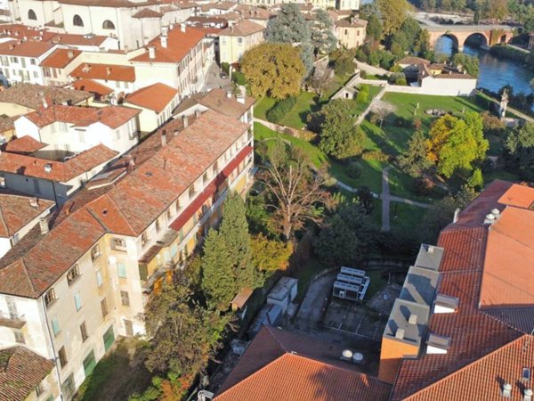intera palazzina in vendita a Cassano d'Adda in zona Groppello d'Adda