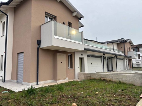 appartamento in vendita a Cassano d'Adda in zona Groppello d'Adda