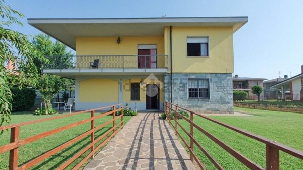casa indipendente in vendita a Cassano d'Adda in zona Groppello d'Adda