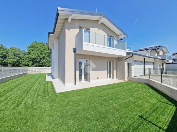casa indipendente in vendita a Cassano d'Adda in zona Groppello d'Adda