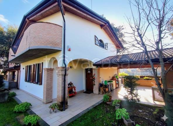casa indipendente in vendita a Cassano d'Adda in zona Groppello d'Adda