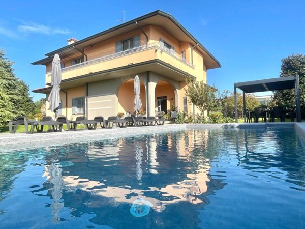 casa indipendente in vendita a Cassano d'Adda in zona Groppello d'Adda