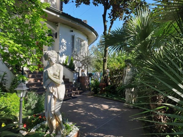 casa indipendente in vendita a Cassina de' Pecchi