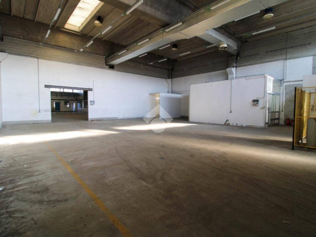 locale commerciale in vendita a Cassina de' Pecchi