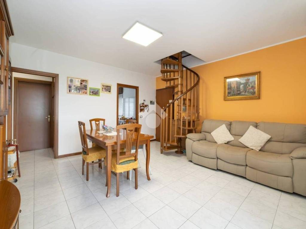 appartamento in vendita a Cassina de' Pecchi in zona Sant'Agata Martesana
