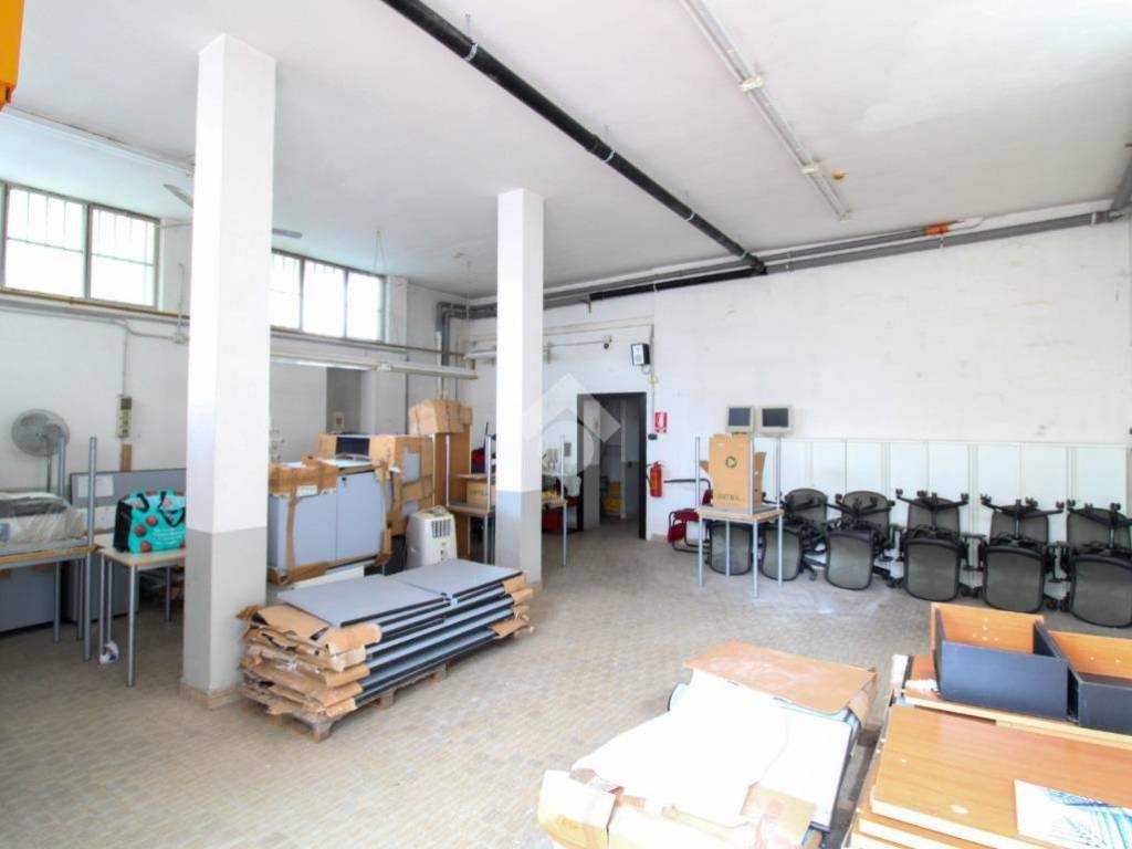 locale commerciale in vendita a Cassina de' Pecchi