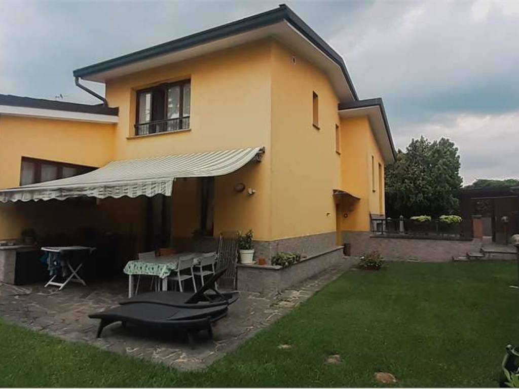 casa indipendente in vendita a Cassina de' Pecchi