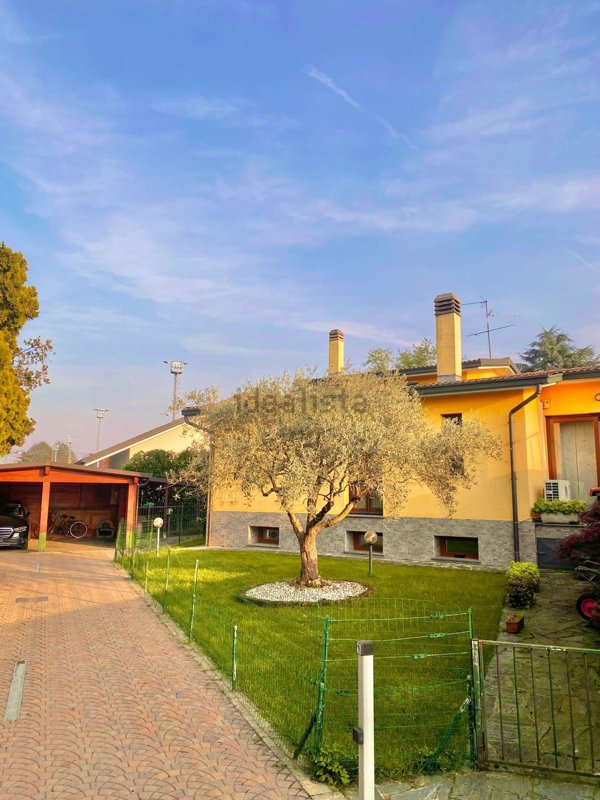 casa indipendente in vendita a Cassina de' Pecchi