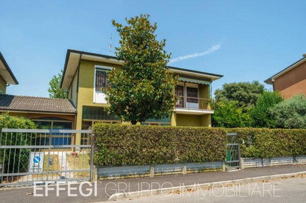 casa indipendente in vendita a Cassina de' Pecchi