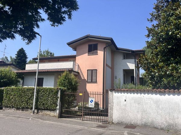 casa indipendente in vendita a Cassina de' Pecchi