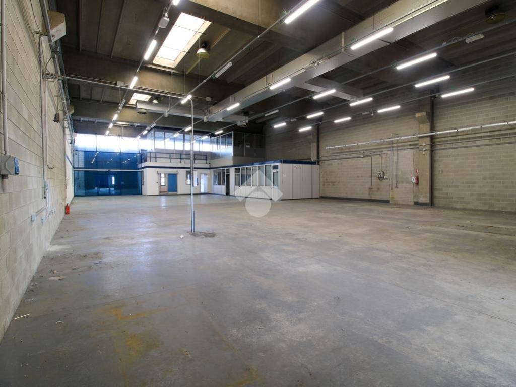 locale commerciale in vendita a Cassina de' Pecchi