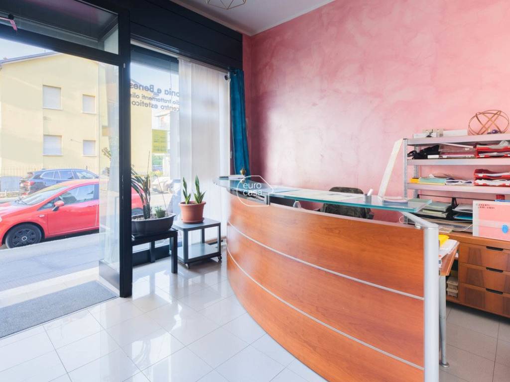negozio in vendita a Cassina de' Pecchi