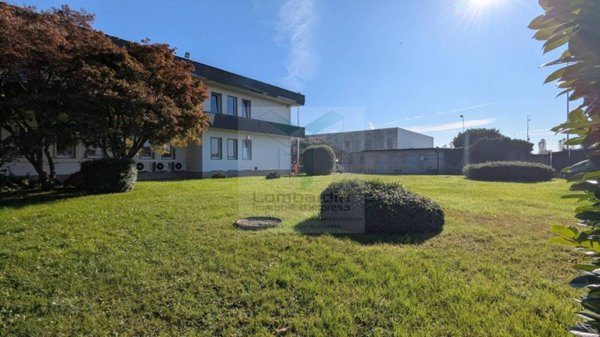 capannone in vendita a Cassina de' Pecchi