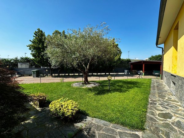 casa indipendente in vendita a Cassina de' Pecchi