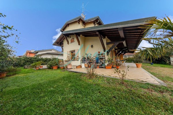 casa indipendente in vendita a Cassina de' Pecchi