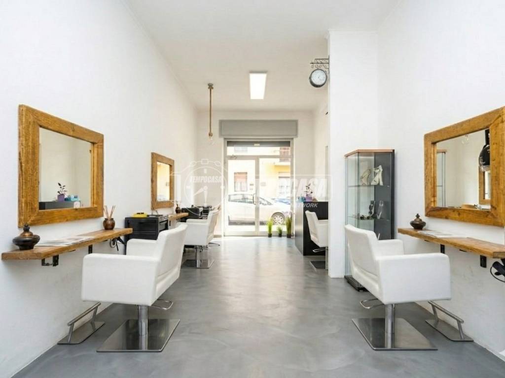 negozio in vendita a Cassina de' Pecchi in zona Sant'Agata Martesana