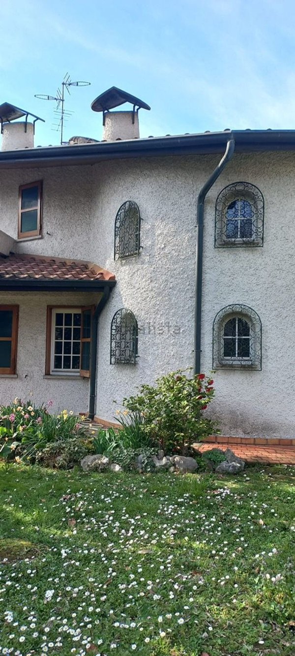 casa indipendente in vendita a Cassina de' Pecchi in zona Sant'Agata Martesana