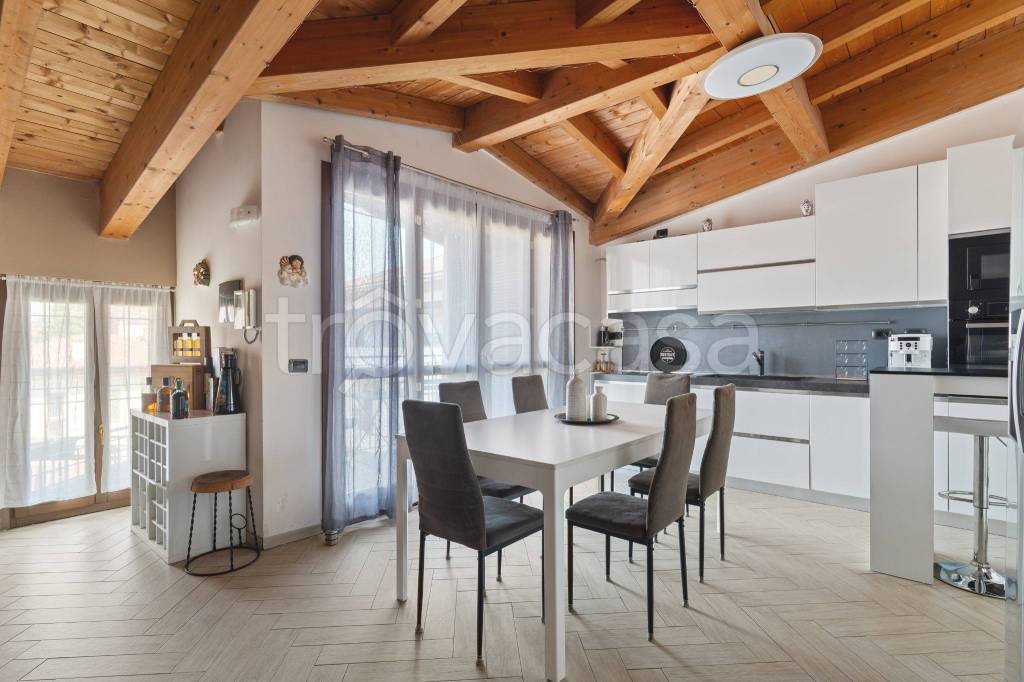 appartamento in vendita a Cassina de' Pecchi in zona Sant'Agata Martesana