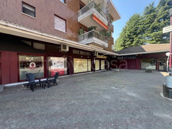 negozio in vendita a Cassina de' Pecchi in zona Sant'Agata Martesana