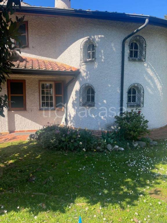 casa indipendente in vendita a Cassina de' Pecchi in zona Sant'Agata Martesana