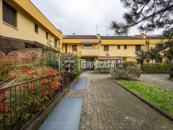 appartamento in vendita a Cassina de' Pecchi in zona Sant'Agata Martesana