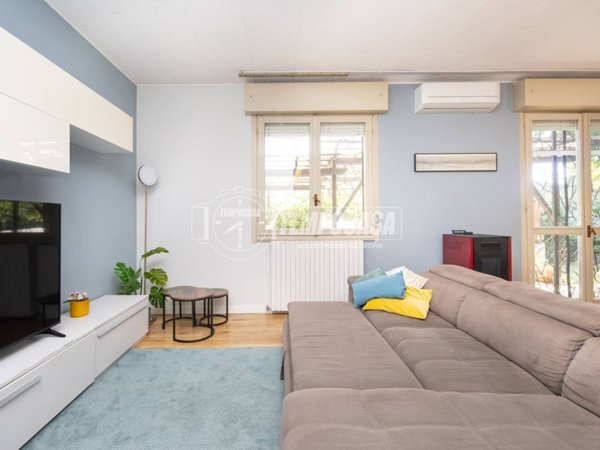 casa indipendente in vendita a Cassina de' Pecchi in zona Sant'Agata Martesana