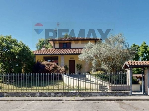 casa indipendente in vendita a Cassina de' Pecchi in zona Sant'Agata Martesana