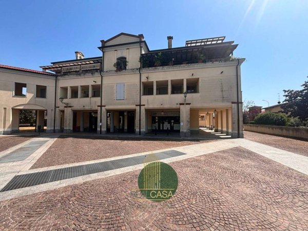 locale commerciale in vendita a Cassina de' Pecchi in zona Sant'Agata Martesana