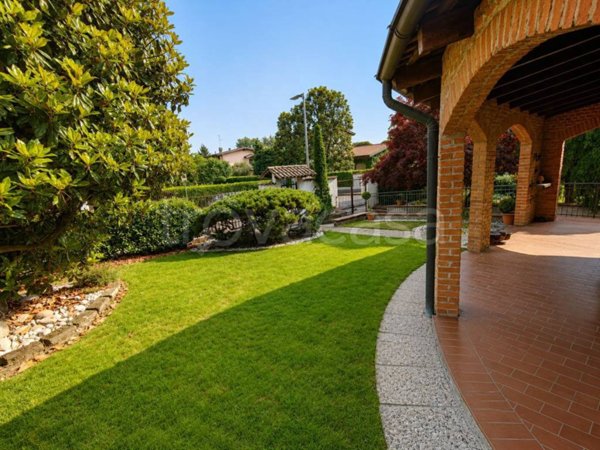 casa indipendente in vendita a Cassina de' Pecchi in zona Sant'Agata Martesana