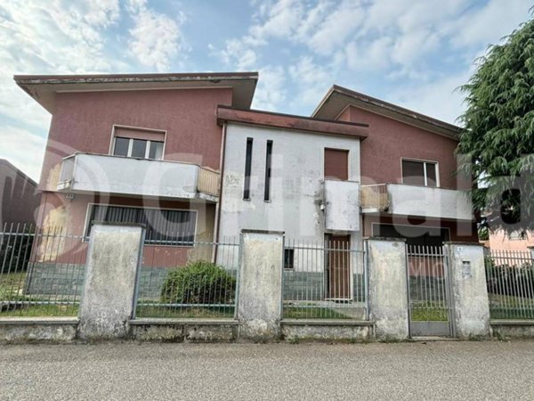 casa indipendente in vendita a Cassinetta di Lugagnano