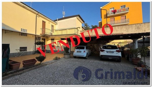 casa indipendente in vendita a Cassinetta di Lugagnano