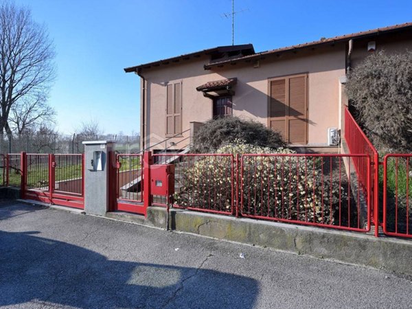 casa indipendente in vendita a Cassinetta di Lugagnano