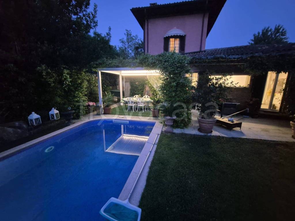 casa indipendente in vendita a Cassinetta di Lugagnano