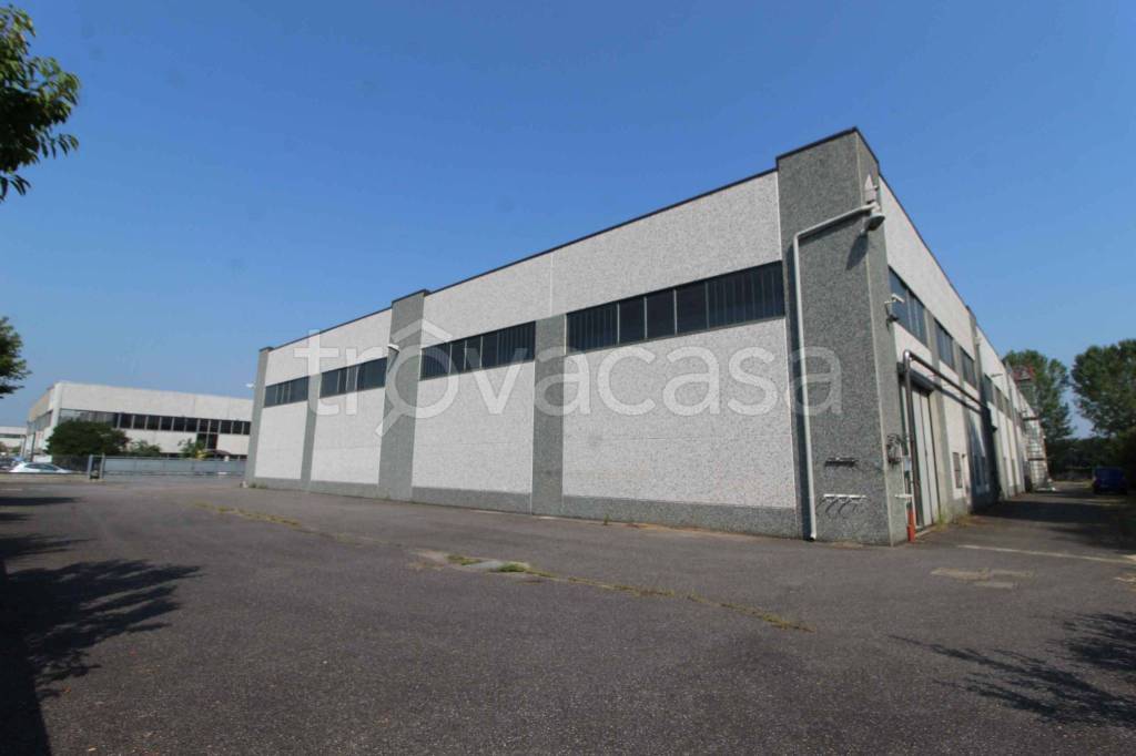 locale commerciale in vendita a Cassinetta di Lugagnano